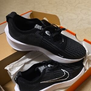 Nike Interact Run Black and White Sneakers